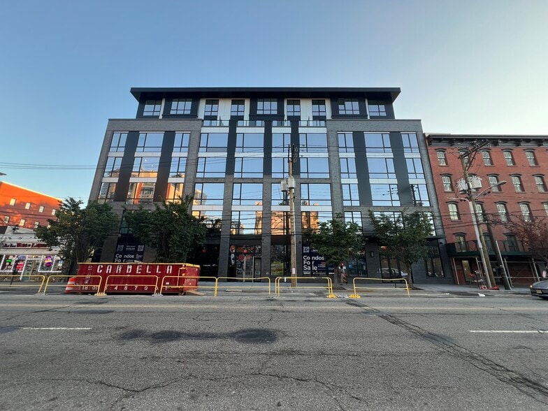 Primary Photo Of 139 Christopher Columbus Dr, Jersey City Apartments For Lease