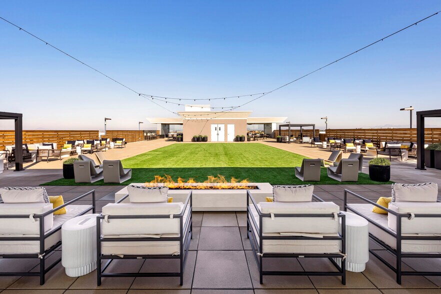 More Photos Of 2600 W Geronimo Pl, Chandler Flex For Lease