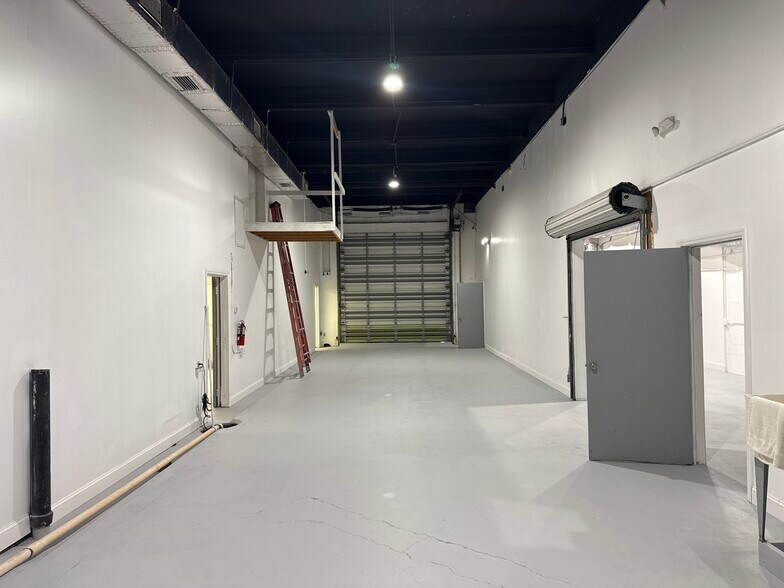 More Photos Of 701 NE 11th St, Fort Lauderdale Warehouse For Sale