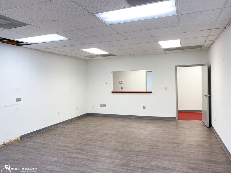 More Photos Of 30 Perimeter Park Dr, Atlanta Office For Lease