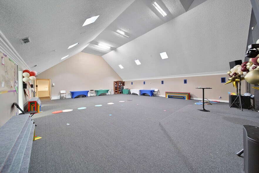 More Photos Of 6265 Shadowbend, The Woodlands Coworking Space