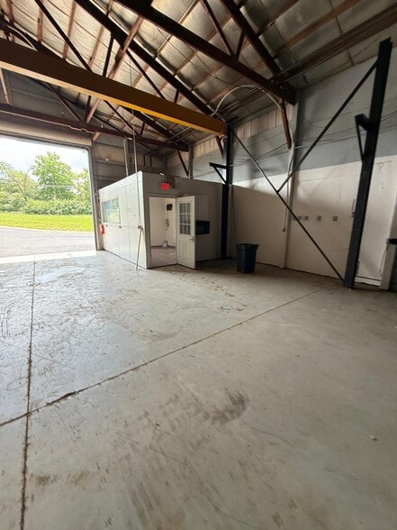 More Photos Of 15062 Archer Ave, Lockport Warehouse For Lease
