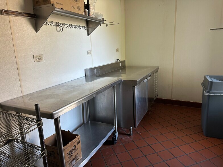 More Photos Of 220 Rand Rd, Lakemoor Restaurant For Lease