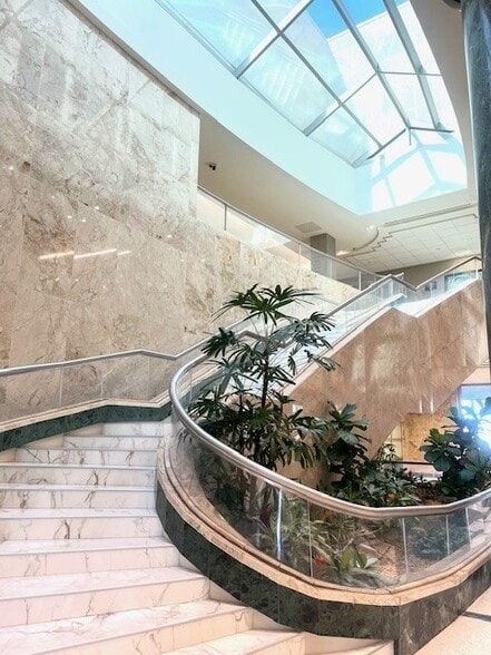 More Photos Of 841 Prudential Dr, Jacksonville Office For Lease