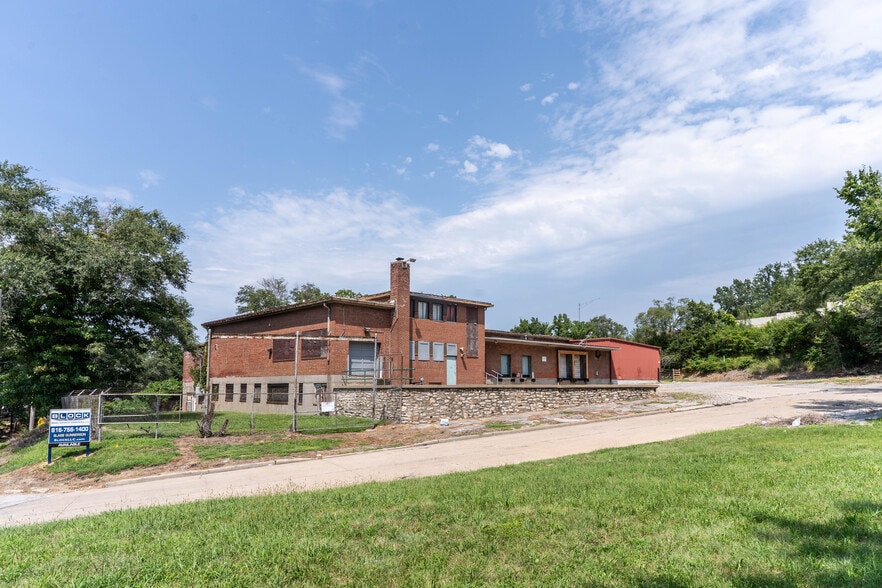 More Photos Of 1400 E 2nd St, Kansas City Manufacturing For Lease