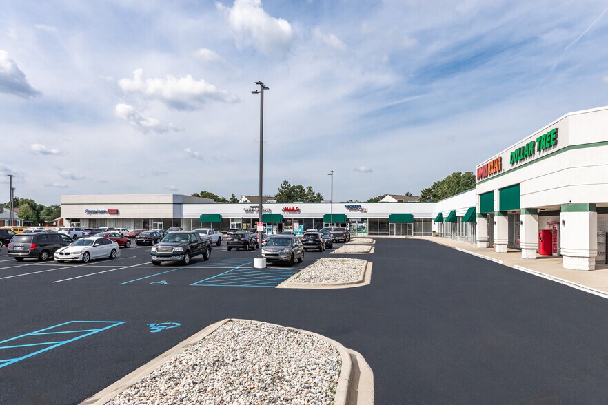 More Photos Of 37531-37605 Harper Rd, Clinton Township Storefront For Lease