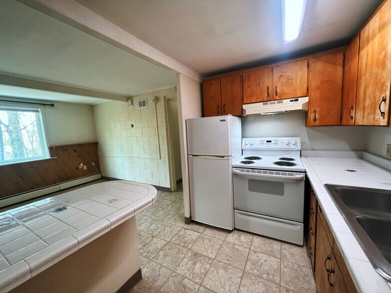 More Photos Of 2204 W Northern Lights Blvd, Anchorage Apartments For Sale