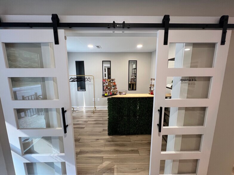 More Photos Of 1522 Oakhurst Dr, Charleston Office For Sale