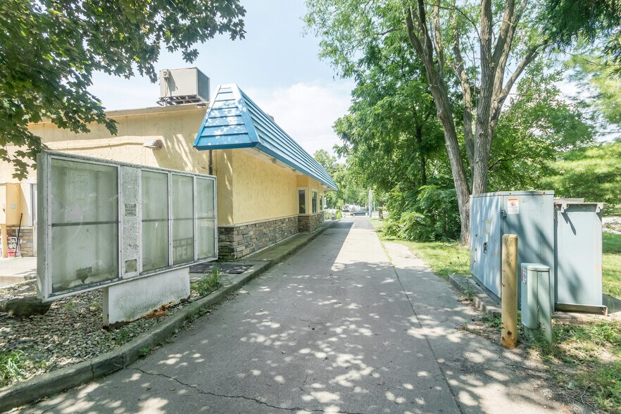 More Photos Of 6115 US Highway 51, McFarland Fast Food For Sale