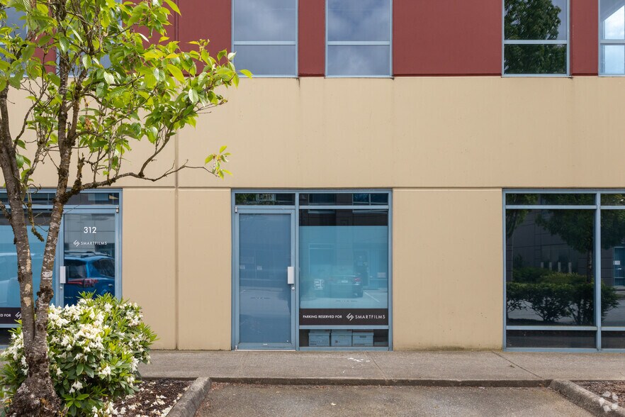 More Photos Of 1515 Broadway St, Port Coquitlam Light Manufacturing For Lease