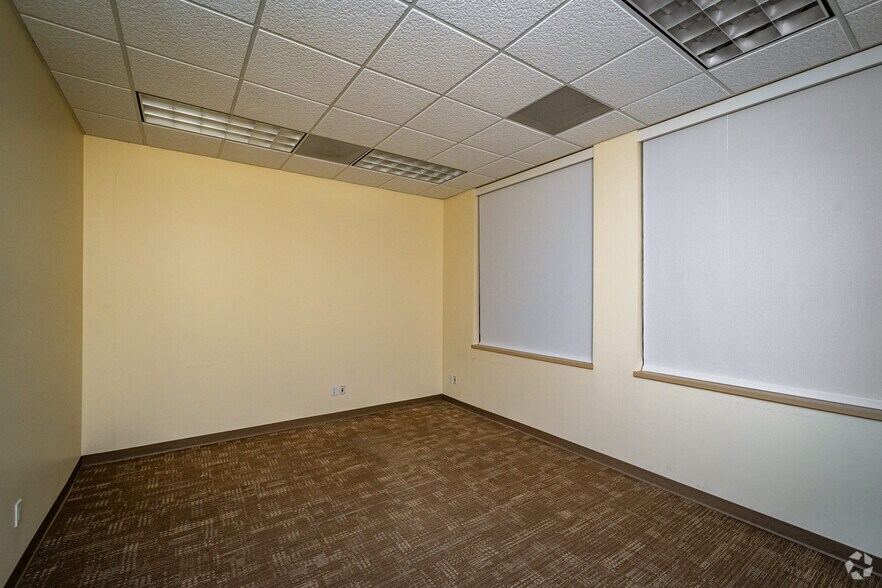 More Photos Of 2799 Fulton St, Houston Bank For Sale