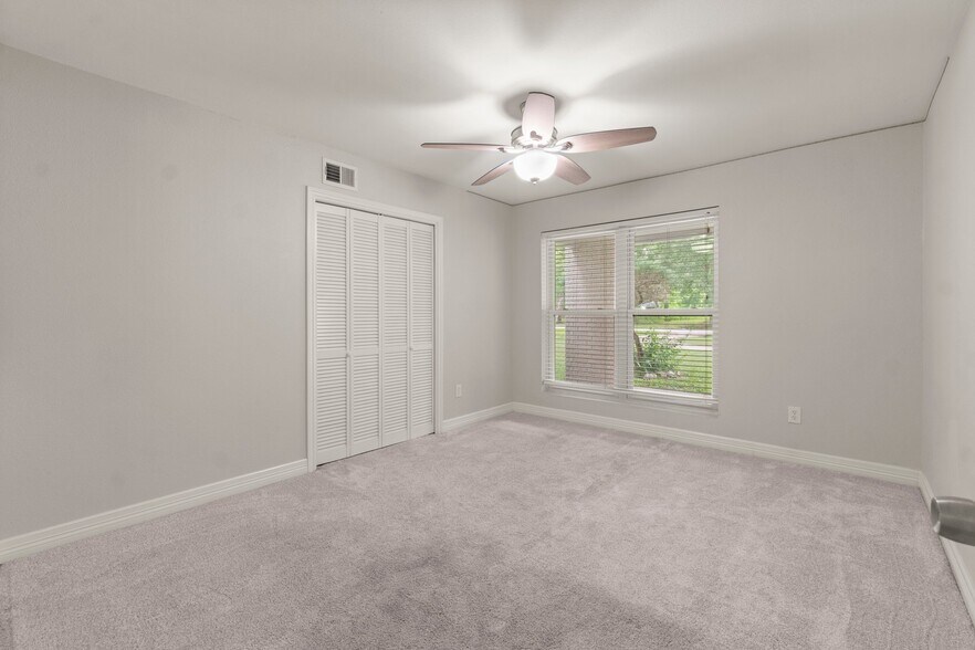 More Photos Of 2042 Teal Dr, Spring Dormitory For Sale