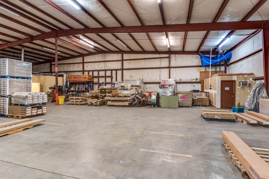 More Photos Of 520 Lovers Lane Rd, Calhoun Warehouse For Sale