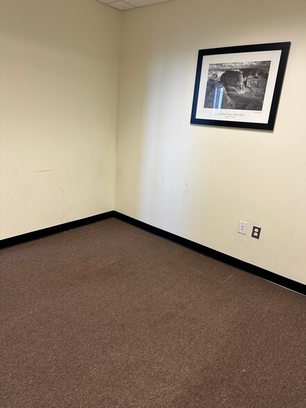 More Photos Of 7300-7350 Heritage Village Plz, Gainesville Coworking Space