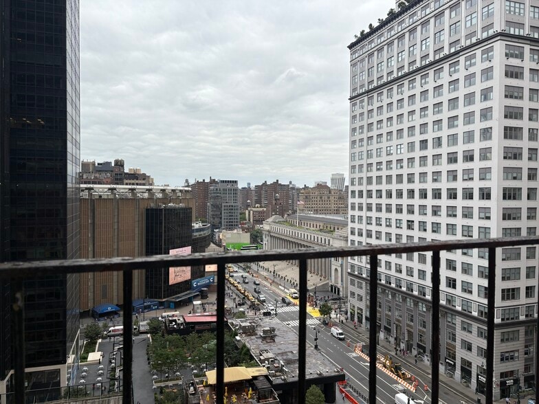 More Photos Of 260 W 35th St, New York Office Residential For Lease