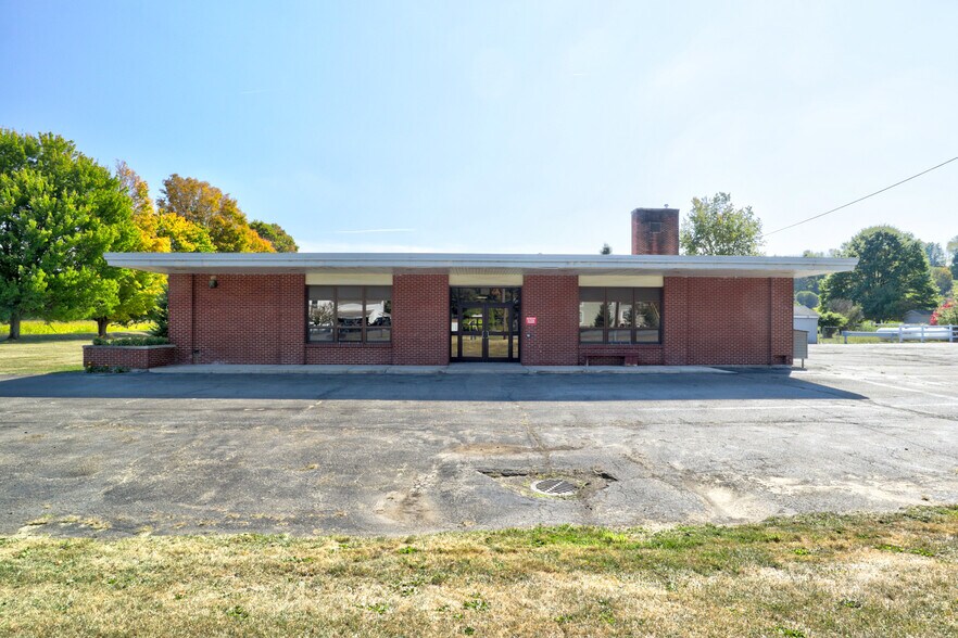 More Photos Of 4960 Hill Rd, Kennedy Schools For Sale