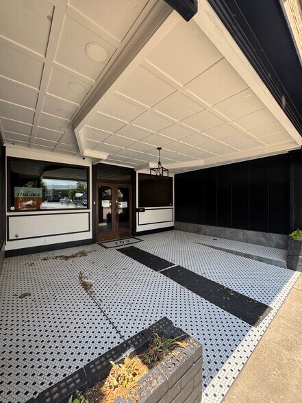 More Photos Of 103 E Laurens St, Laurens Storefront Retail Office For Lease
