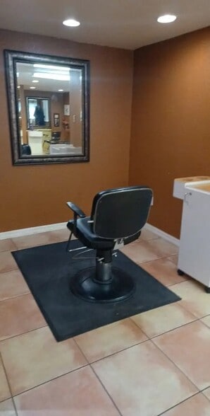 More Photos Of 1203 Mayflower Dr, Lakeland Freestanding For Sale