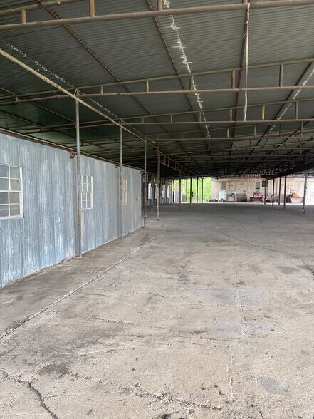 More Photos Of 8210 New Laredo Hwy, San Antonio Industrial For Sale
