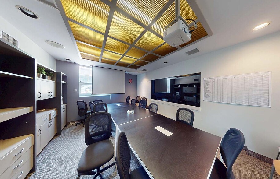More Photos Of 426 Portage Av, Winnipeg Office For Sale