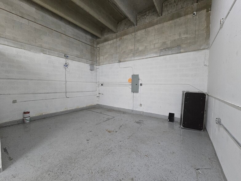 More Photos Of 7215 NW 41st St, Miami Warehouse For Sale