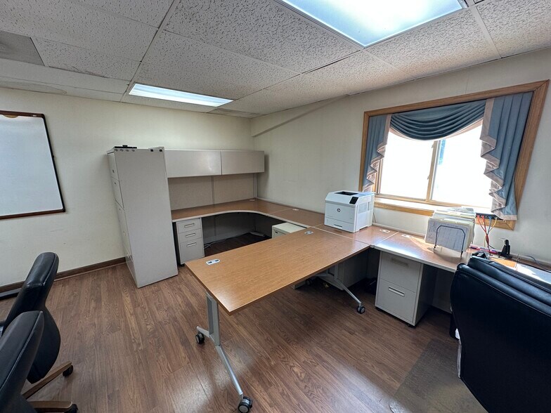 More Photos Of 8271 Brock Bridge Rd, Laurel Warehouse For Sale