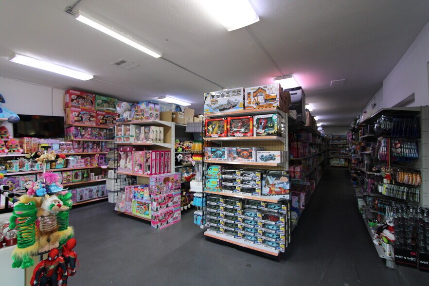 More Photos Of 7115 Foothill Blvd, Tujunga Storefront Retail Office For Sale