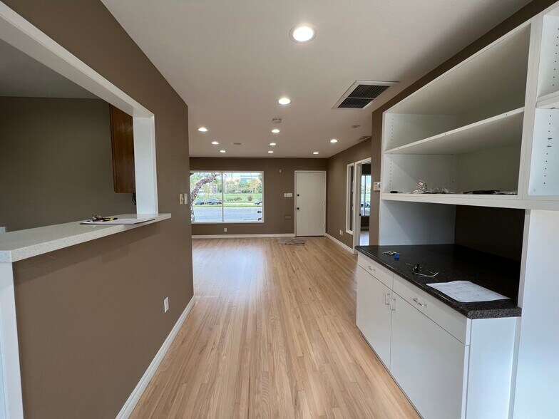 More Photos Of 4652 Katella Ave, Los Alamitos Office For Lease