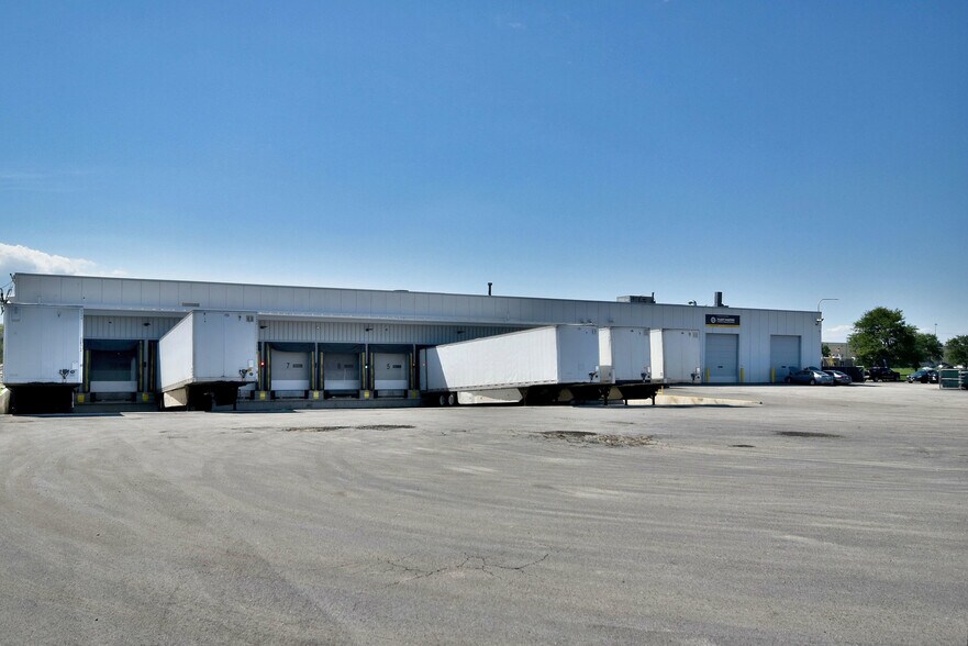 More Photos Of 6363 W 73rd St, Bedford Park Manufacturing For Lease