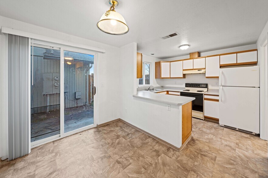 More Photos Of 516 J St, Medford Multifamily For Sale