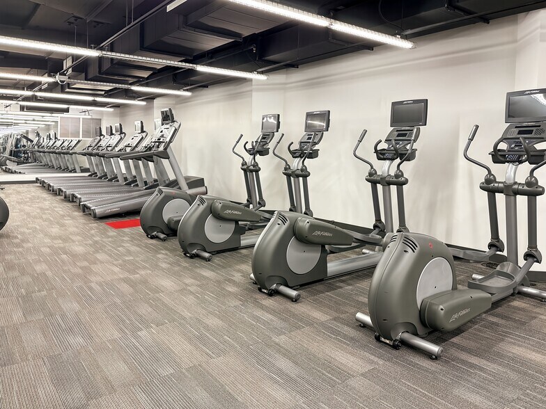 More Photos Of 200 S Wacker Dr, Chicago Coworking Space