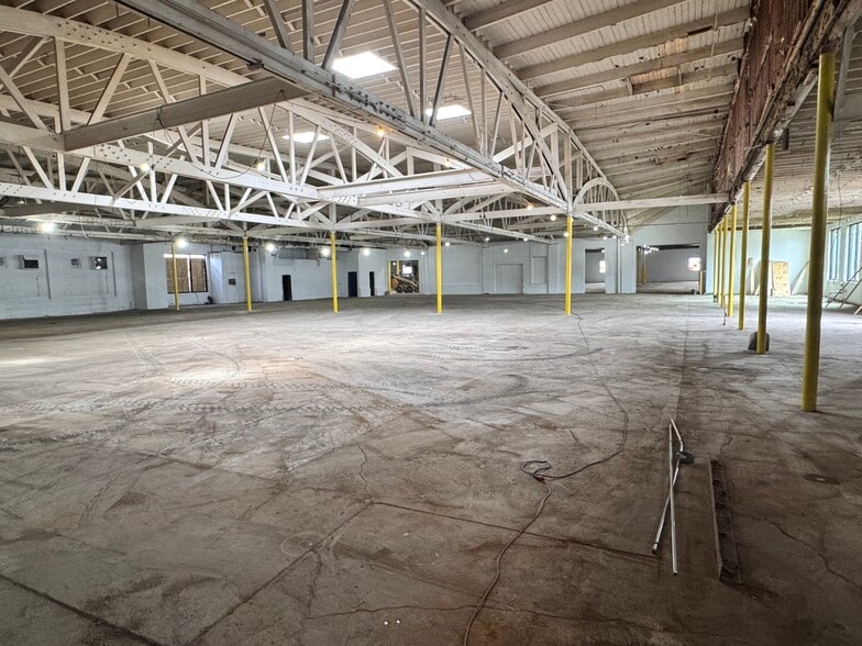 More Photos Of 315 N Oakley Blvd, Chicago Manufacturing For Lease