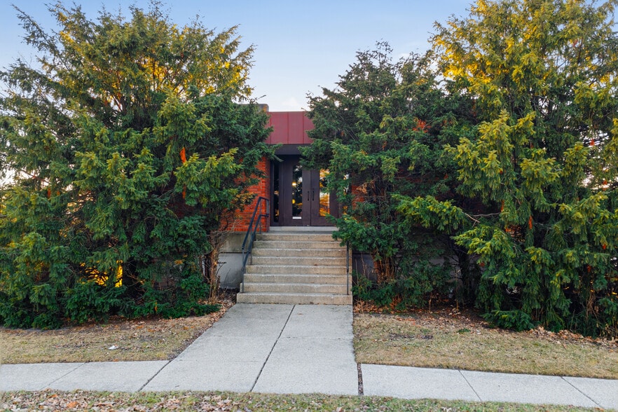 More Photos Of 8450 N Shermer Rd, Niles Religious Facility For Sale