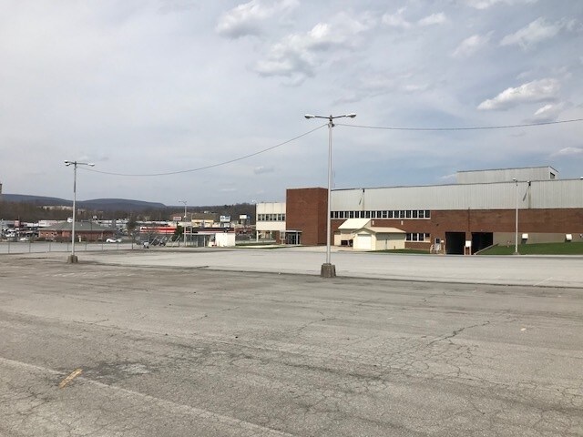 More Photos Of 3121 Pleasant Valley Blvd, Altoona Light Distribution For Lease