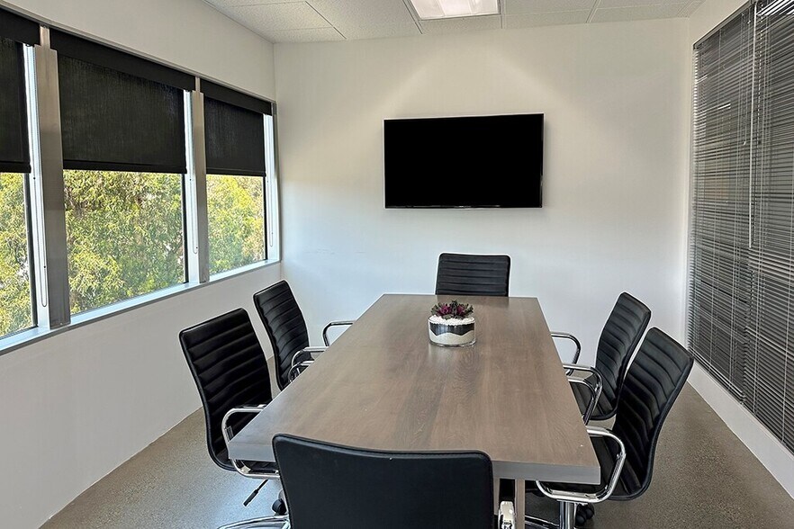 More Photos Of 500 S Sepulveda Blvd, Los Angeles Coworking Space