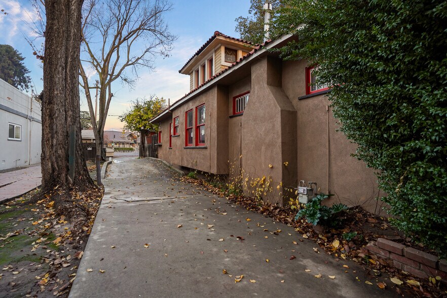 More Photos Of 1126 14th St, Modesto Restaurant For Sale