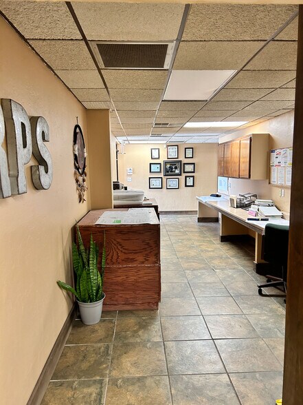 More Photos Of 1917 S Harvard Dr, Oklahoma City Office For Lease