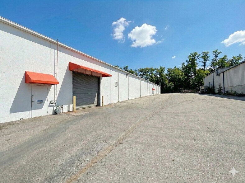 More Photos Of 439 McNally Dr, Nashville Manufacturing For Lease