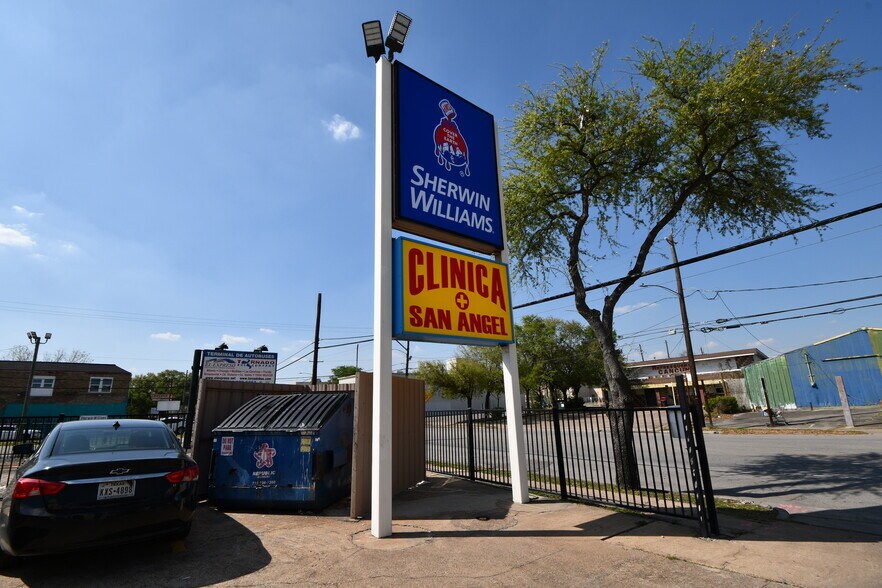 Primary Photo Of 7118 Harrisburg Blvd, Houston Medical For Sale