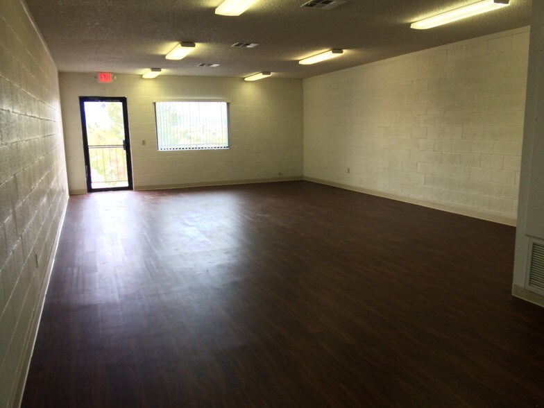 More Photos Of 4045 W Quail Ave, Las Vegas Warehouse For Lease