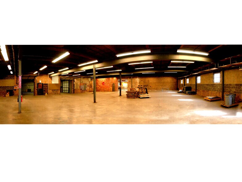 More Photos Of 1658 W Carroll Ave, Chicago Manufacturing For Lease