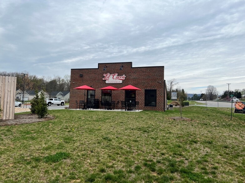 More Photos Of 674 Teresa, Roanoke General Retail For Sale