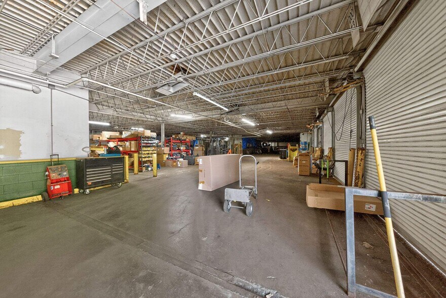 More Photos Of 42 Verbraska Ave, Amsterdam Distribution For Sale