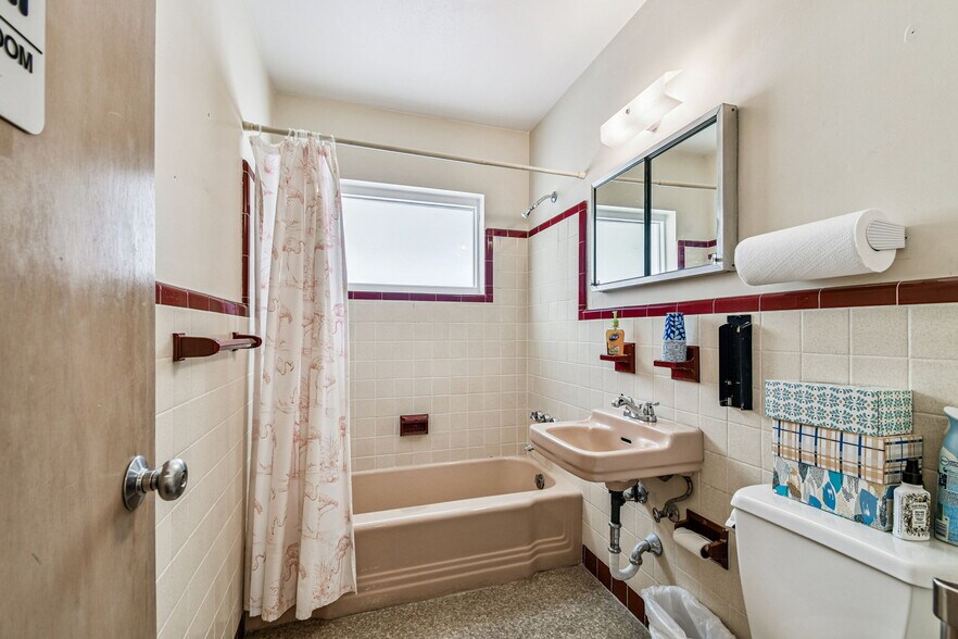 More Photos Of 321 S Lincoln Ave, Clearwater Medical For Sale