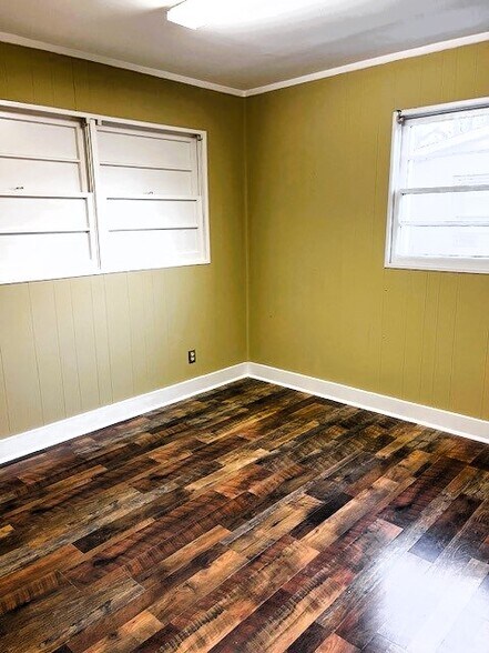 More Photos Of 2915 Chestnut St, Montgomery Office For Sale