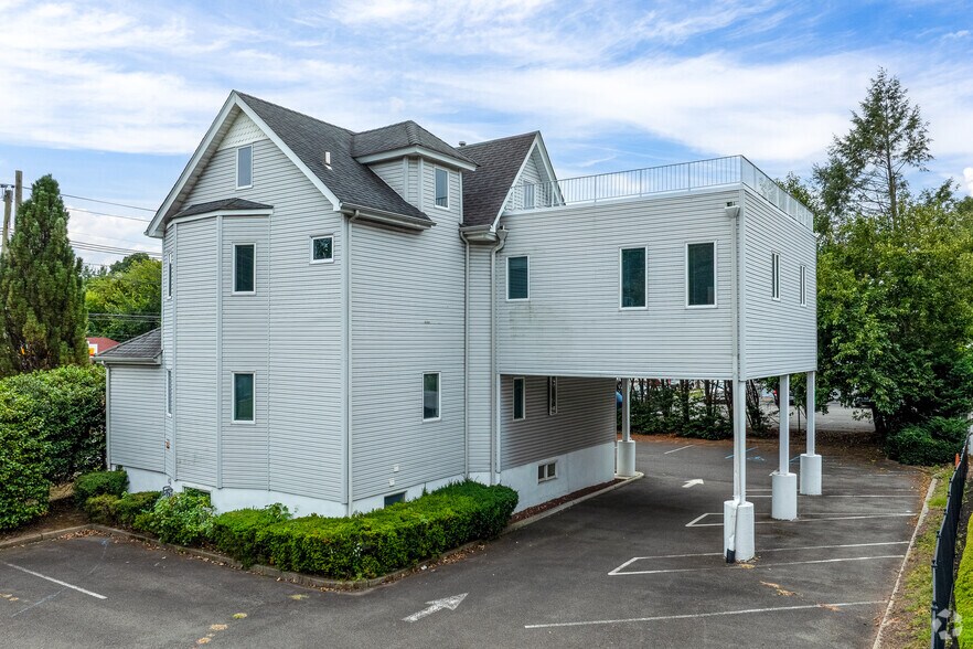 More Photos Of 914 Clifton Ave, Clifton Medical For Sale