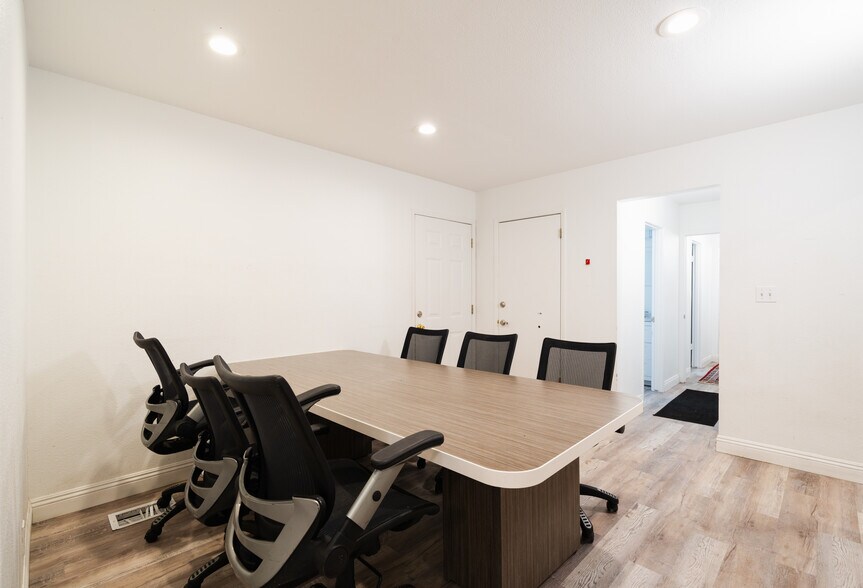 More Photos Of 31120 Riverside Dr, Lake Elsinore Office For Sale