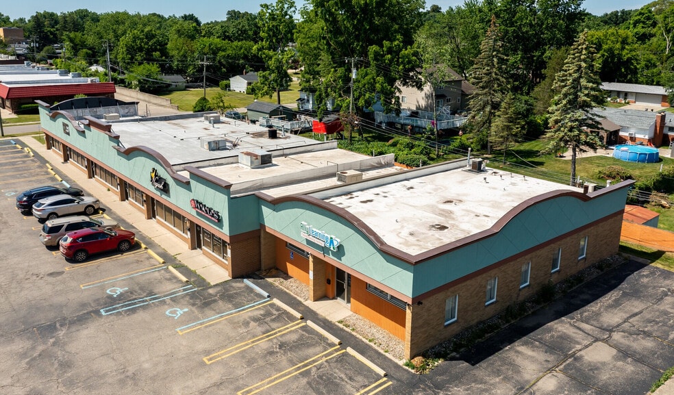 Primary Photo Of 20307-20337 Middlebelt Rd, Livonia Unknown For Lease