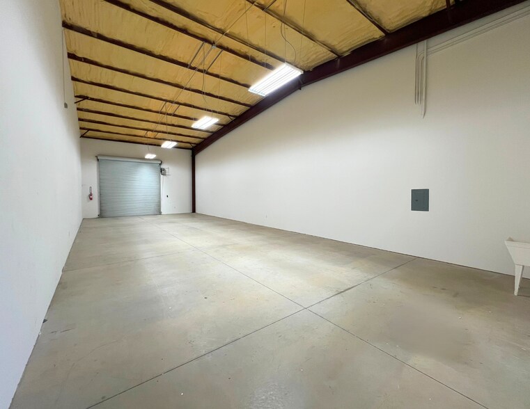 More Photos Of 2000 Windy Ter, Cedar Park Warehouse For Lease