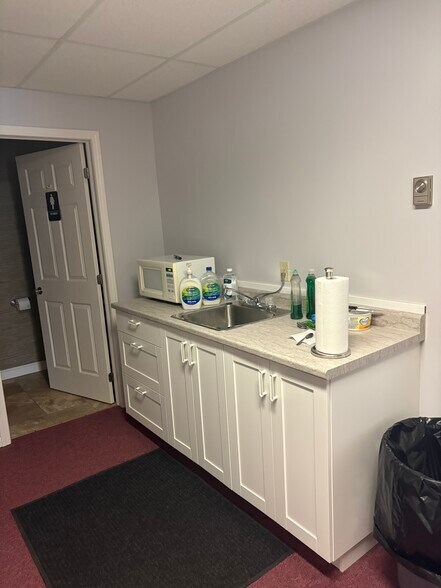More Photos Of 126 Main St E, Dashwood Office For Sale
